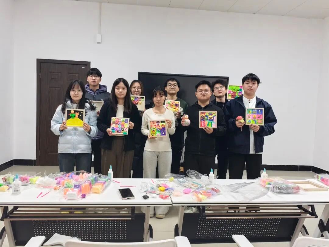 365上市公司官网举办“‘泥’好，情绪拼图”活动